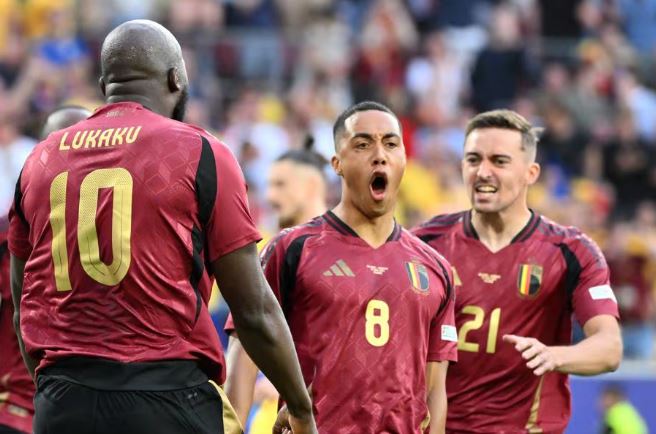 video belgjika udheheq ne pjesen e pare nje gol vendos ndaj rumanise