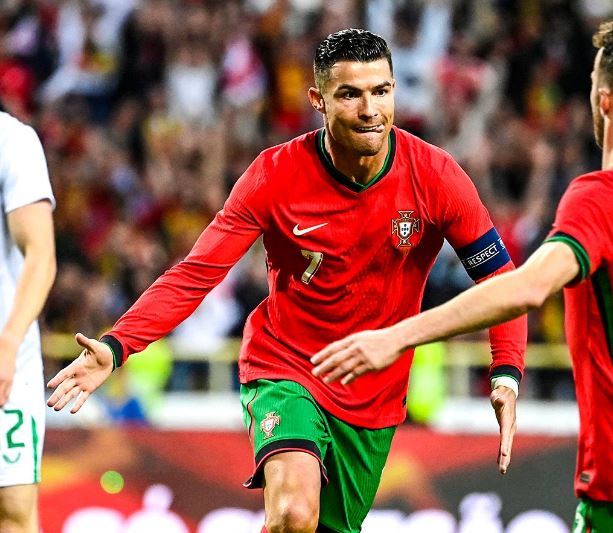 video kristiano ronaldo dhuron spektakel para europianit portugalia shkelqen me 3 gola ne miqesore
