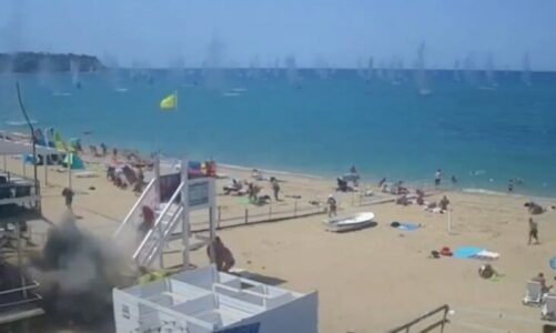 video sulmi raketor ne plazhin e krimese qindra pushues largohen te tmerruar