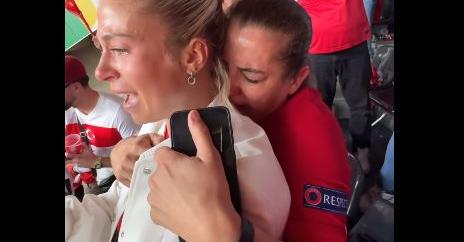 video supergoli i futbollistit turk mamaja dhe e dashura shperthejne ne lot