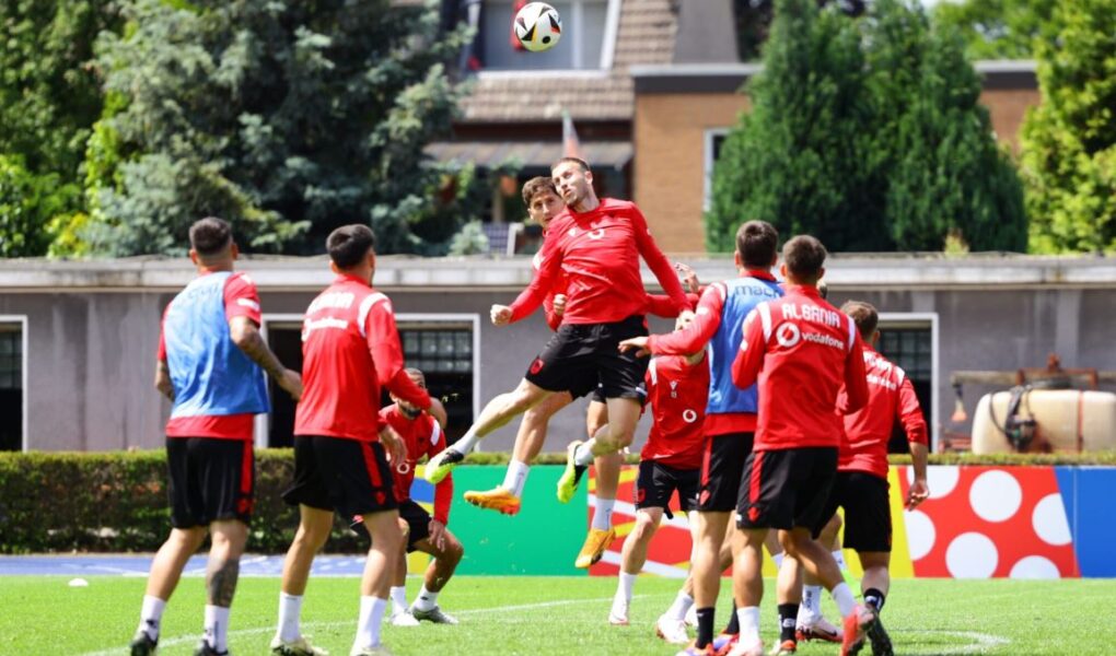video te gjithe gati shqiperia vazhdon pergatitjet gjermane per ndeshjen ndaj italise
