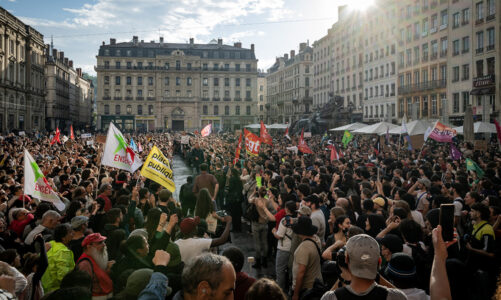 zgjedhjet e parakohshme ne france protesta masive kunder te djathtes ne paris dhe disa qytete te tjera