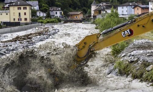zvicra perballet me reshje te dendura shiu dhe rreshqitje dheu zhduken tre persona