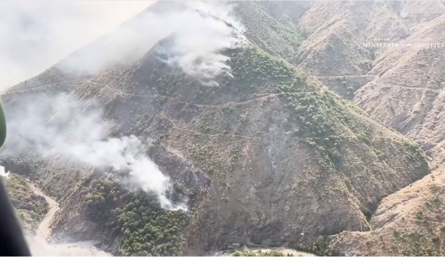 4 vatra zjarri ne vendin tone ministria e mbrojtjes forcat operacionale dhe helikopteret ne terren