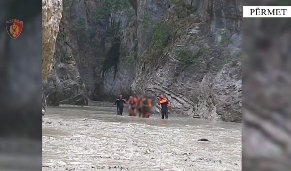 7 turiste nga gjermania e polonia bllokohen ne kanionin e langarices nga shirat shpetohen nga policia