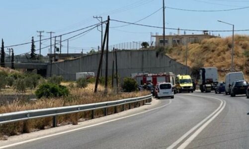 aksident i rende ne greqi furgoni i drejtuar nga nje shqiptar perplaset me nje mjet tjeter 2 te persona te vdekur dhe 2 te plagosur