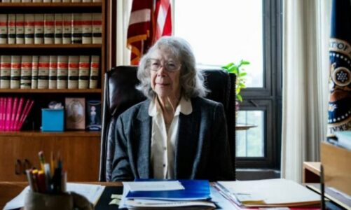 amerikanja 97 vjecare kerkon me ngulm te rikthehet ne pune pasi humbi gjyqin dhe apeloi vendimin