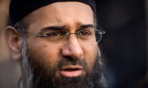 anjem choudary denohet me burg te perjetshem per drejtimin e grupit terrorist