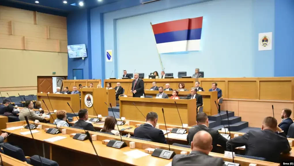 asambleja e republikes serpska e miraton deklaraten e kuvendit gjitheserb