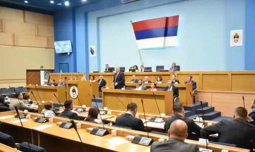 asambleja e republikes serpska e miraton deklaraten e kuvendit gjitheserb