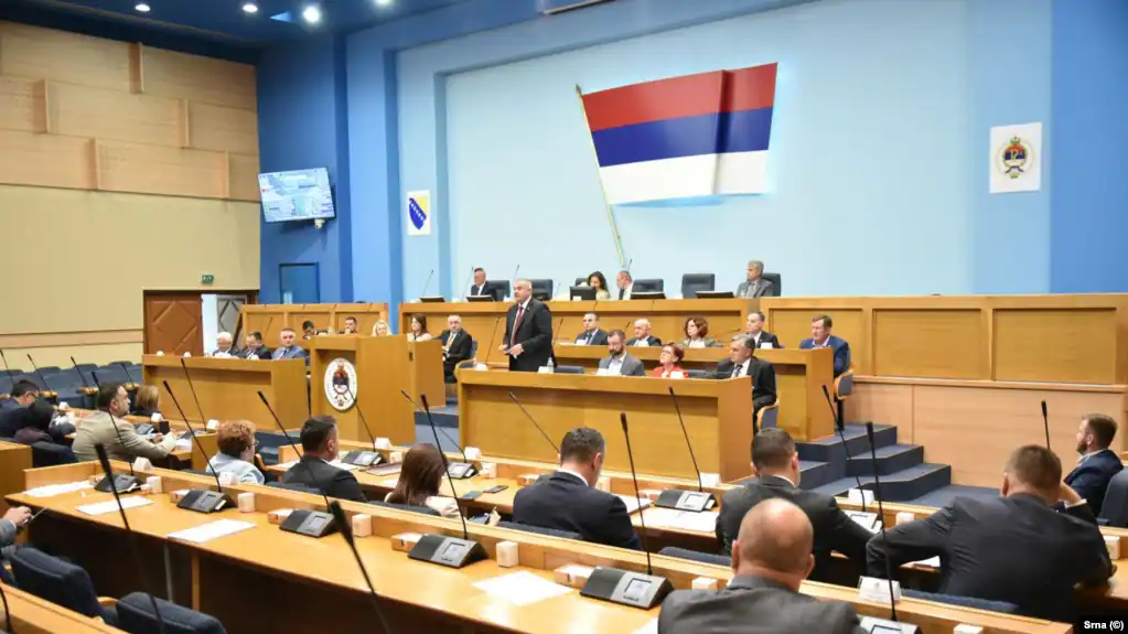 asambleja e republikes serpska e miraton deklaraten e kuvendit gjitheserb