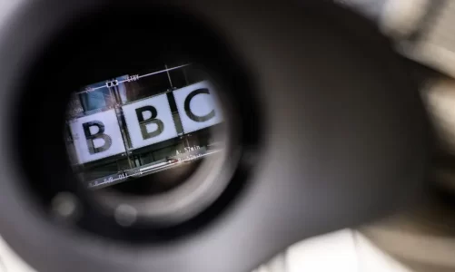 bbc shkurton 500 vende pune ndersa perpiqet te kurseje per transformimin