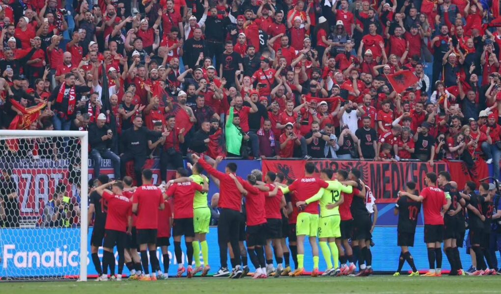 e cuditshme uefa denon shqiperine nje muaj pas europianit gjobe dhe ndalim hyrje ne stadium te tifozeve