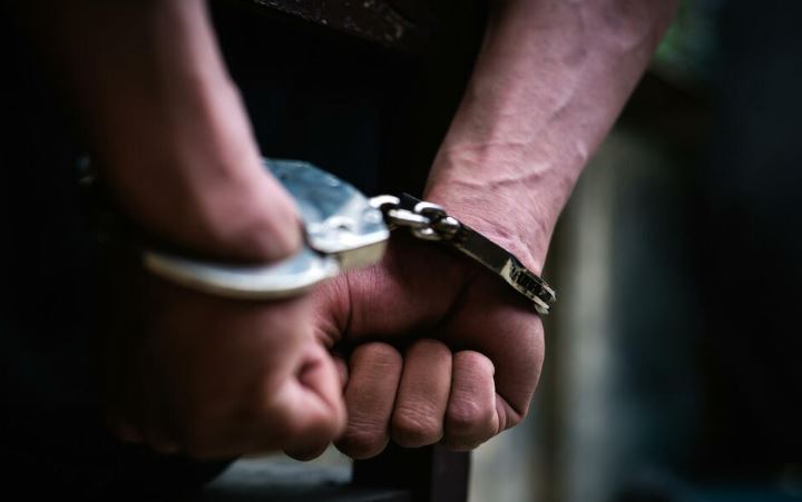 emri ne kerkim nderkombetar per trafik narkotikesh dhe prostitucion arrestohet 52 vjecari pritet ekstradimi drejt italise