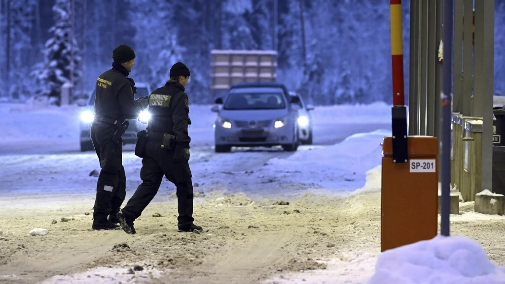finlanda miraton largimin e emigranteve qe hyjne nga rusia ligji shoqerohet me shqetesim dhe kritika
