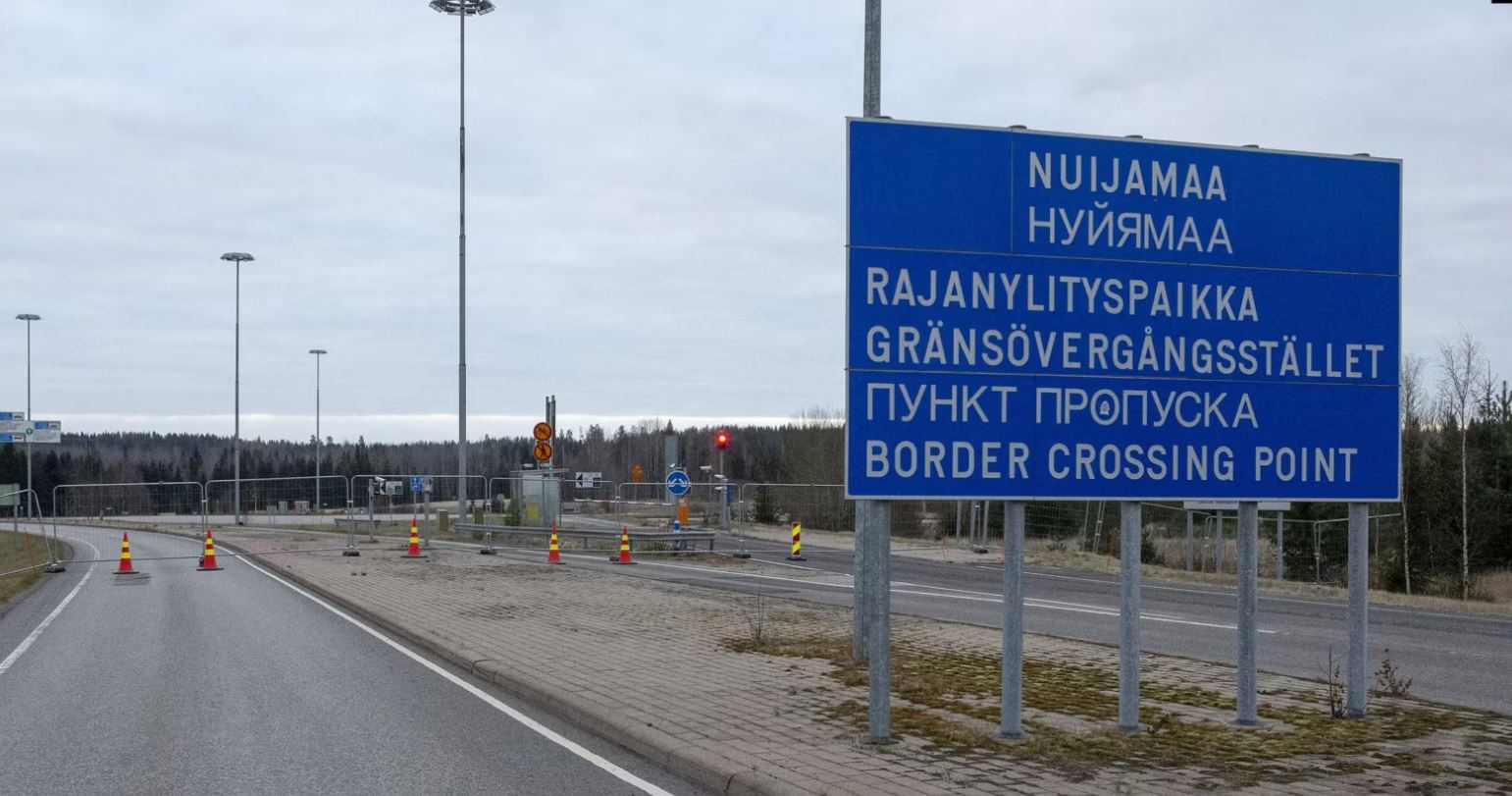 finlanda miraton ligjin per bllokimin e emigranteve nga rusia