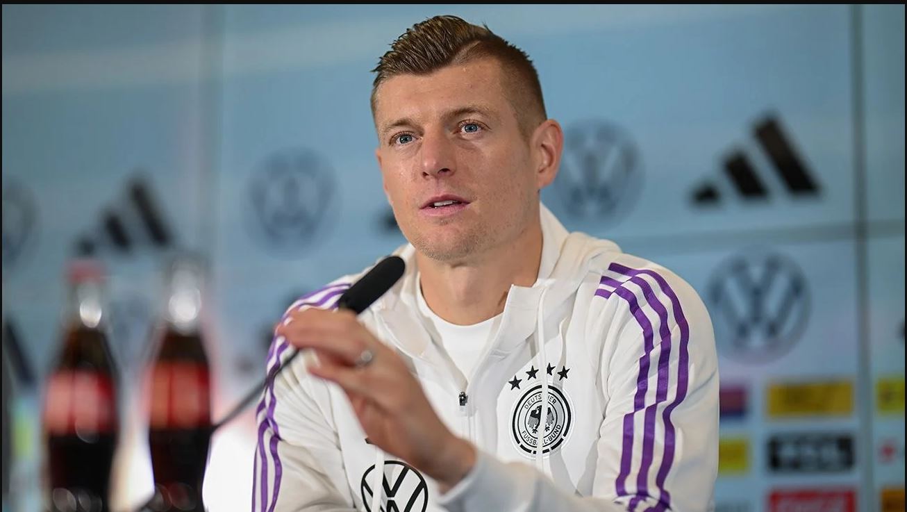 gjermania eshte perseri gjermani mos u dorezoni kroos ne letren e lamtumires sa shume krenari te mbash veshur kete fanelle