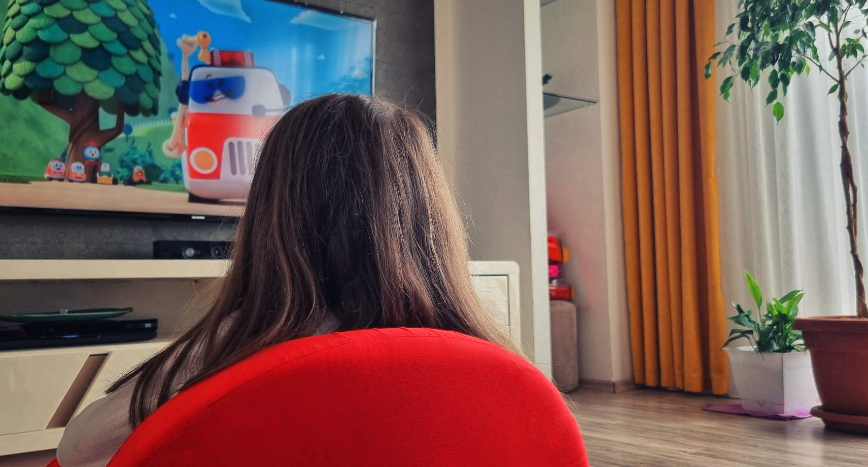 Femije shikon tv / AEM