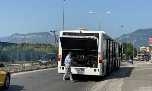 incident ne linjen e urbanit tirane kamez pasagjeret zbresin me shpejtesi per shkak te tymit fatorino u paralajmerua per