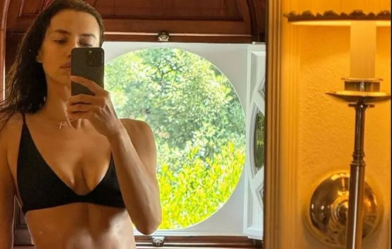 irina shayk pushime ne itali tregon format me bikini dhe zbavit fansat ne instagram