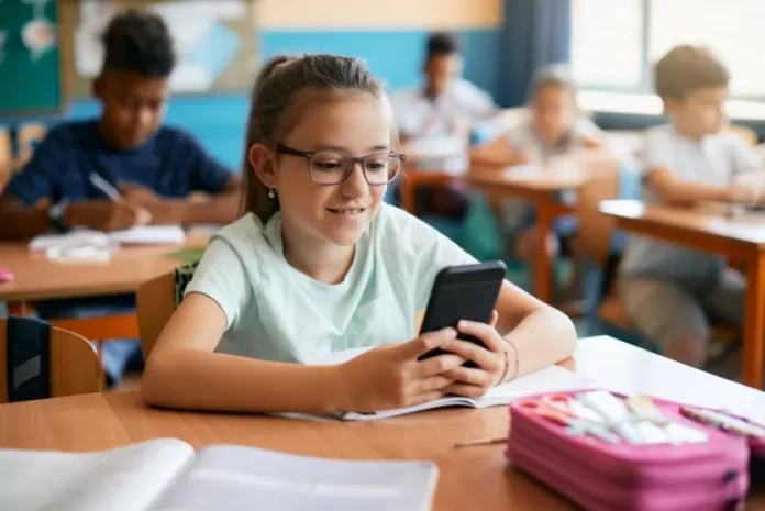 itali synohet permiresimi i sjelljes se nxenesve jo me celulare ipod e dhe kompjutera ne klasa