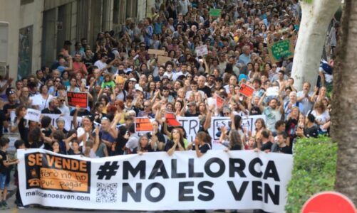 jane rritur qirate dhe kostoja e jeteses protesta masive ne spanje kunder turizmit masiv