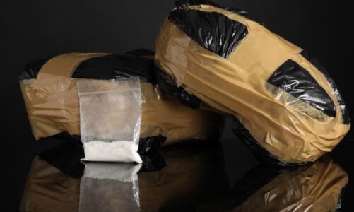 kapen 47 kg kokaine ne aeroportin e zyrihut pranga pese shqiptareve droga ishte fshehur ne nje valixhe dhe