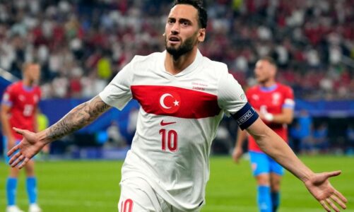 kapiteni i turqise hakan calhanoglu duam gjysmefinalet jo e pamundur