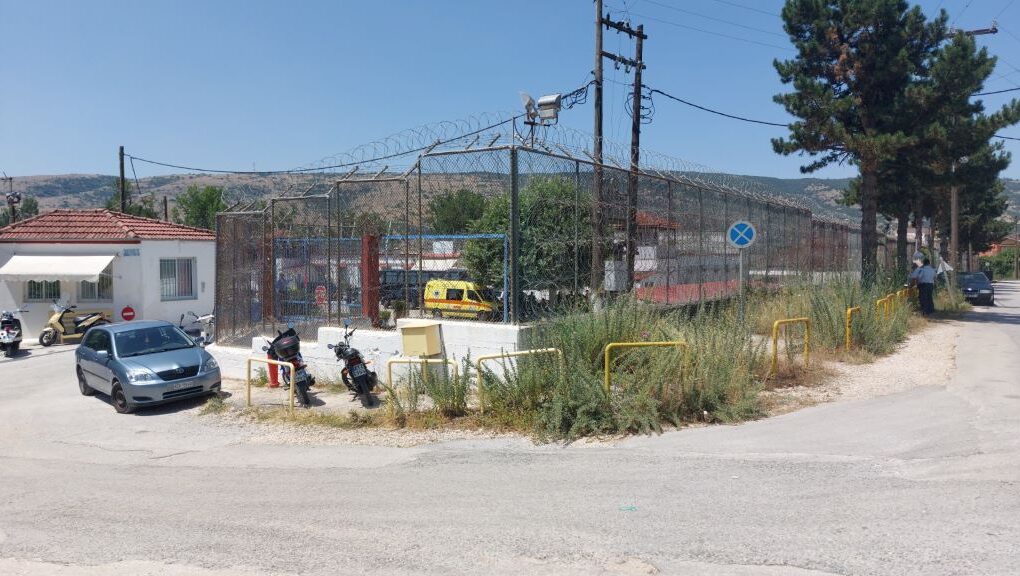 kontrollohej nga nje shqiptar revolte e te burgosurve ne burgun e janines pas nderhyrjes se forcave speciale i vihet zjarri