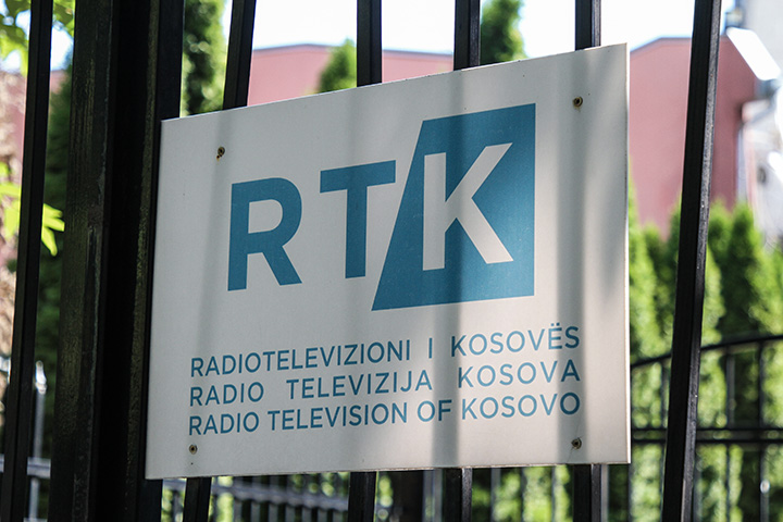 kosovos ruling party broadcaster accused of smearing two media