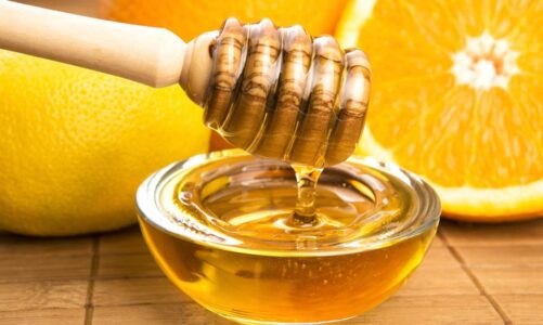 Kura dy ditore me lëng limoni dhe mjaltë për problemet me tretjen, si ta përgatisni