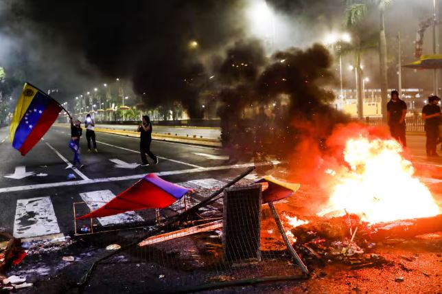 Maduro fitoi mandatin e tretë, protesta dhe përleshje në Karakas të Venezuelës. Regjimi dëbon disa ambasadorë