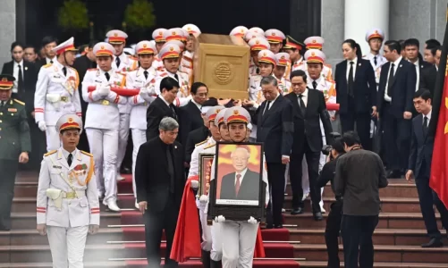mijera njerez ne vietnam mbajne zi ne funeralin e shefit te partise komuniste trong