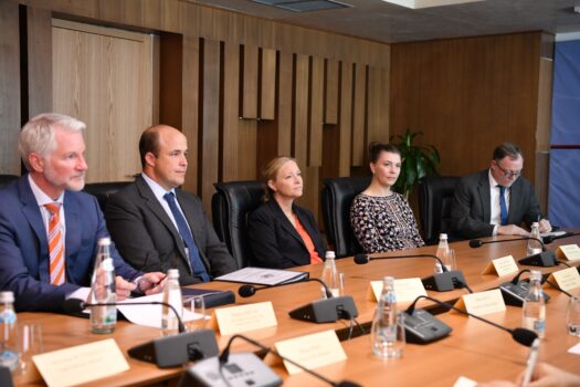 ministri ulsi manja takim me delegacionin amerikan diskutime mbi ecurine dhe sfidat e drejtesise se re ne shqiperi