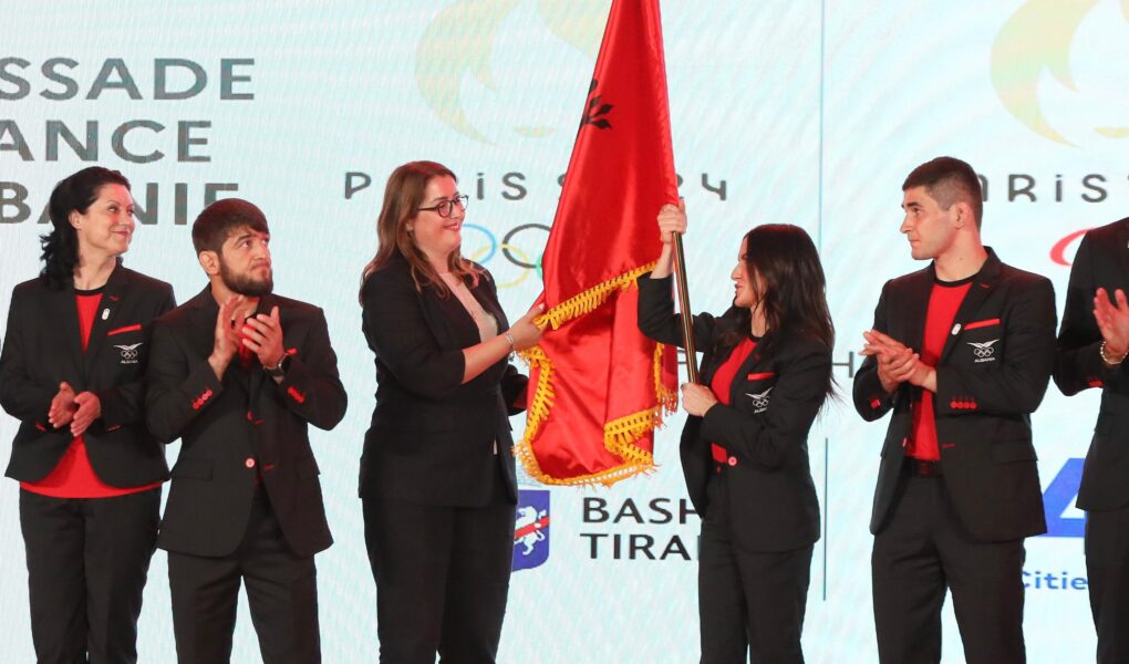 ministrja manastirliu i dorezon flamurin ekipit olimpik shqiptar qe do perfaqesojne shqiperine ne paris 2024
