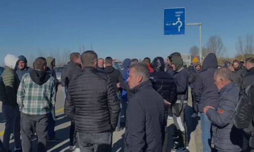 nis protesta e banoreve per aksin thumane kashar me rrugen e re bizneset tona po shkojne drejt falimentit