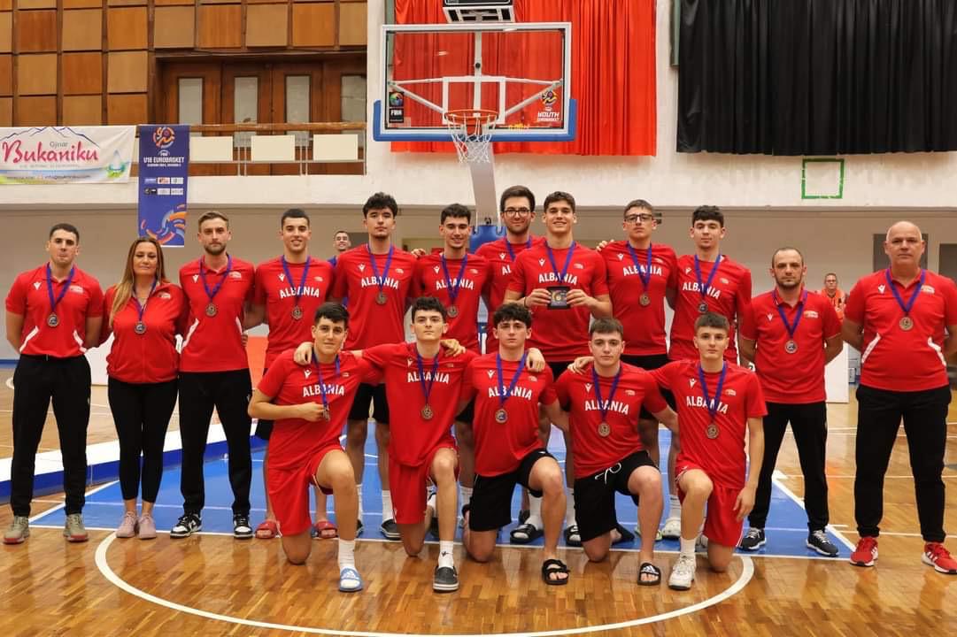 perfundon kampionati europian i u 18 ne basketboll per meshkuj azerbajxhani fitues shqiperia e treta