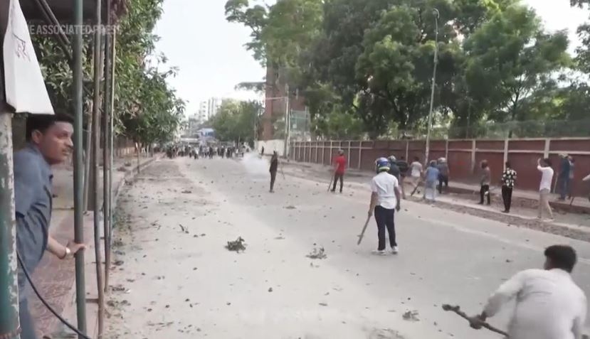 perplasjet e dhunshme per sistemin e kuotave te vendeve te punes ne qeveri dhjetera te plagosur ne bangladesh