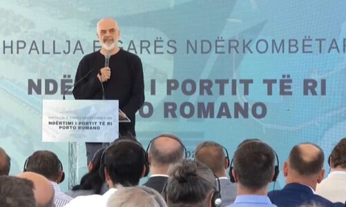 porti i ri ne porto romano rama batuta me holandezet italia me shume se sa vend mik por shqiperia i ben te gjithe te bien ne dashuri dhe i shtyn neper xhelozira te cuditshme