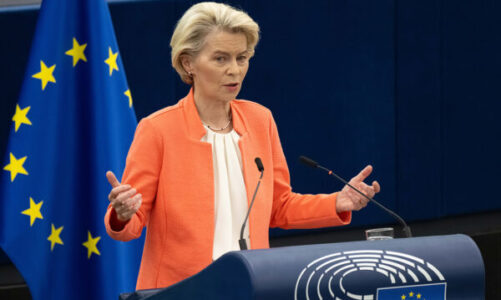 Presidentja e Komisionit Evropian Ursula von der Leyen ka bërë thirrje që luftimet në Gaza të ndalen menjëherë.