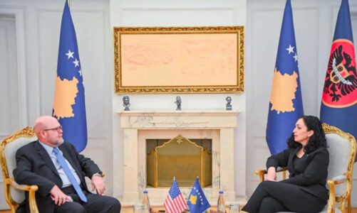 presidentja e kosoves takim me ambasadorin hovenier osmani heqja e masave te be se e ben te barabarte dialogun ne bruksel