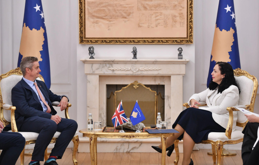 Presidentja e Kosovës, Vjosa Osmani takim me ambasadorin britanik, ja diskutimet