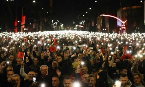 protesta e pd se meta shqiptaret e lire dhe patriote sot ne shesh kunder narkoshtetit erdhi fundi i regjimit te