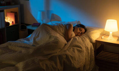 pse nuk duhet te flini me drite te ndezur ja cfare thone ekspertet per ndikimin ne shendet