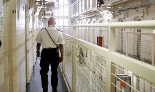 qeveria e re britanike merr vendimin te burgosurit qe kane kryer 40 te denimit do te lirohen kush perfiton