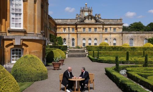 rama zhvillon biseden e pare me kryeministrin britanik starmer dy lideret diskutojne ne parkun e pallatit blenheim