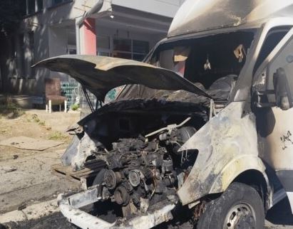 rikthehen tensionet ne veri te kosoves u vihet zjarri dy kamioneve pronaret e automjeteve
