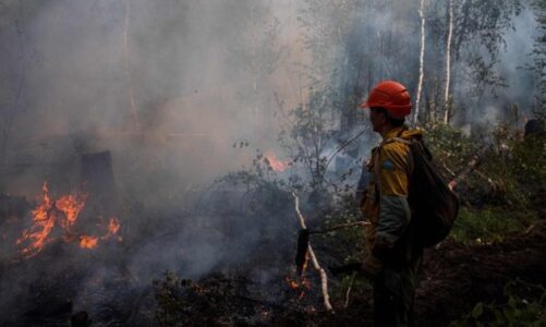 rusia lufton me zjarret ne pyje mes nje vere tjeter te nxehte