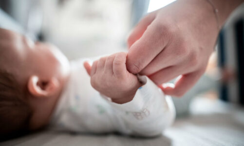 shqiperia e dyta ne europe per normat me te larta te vdekshmerise foshnjore nga mungesa e mjekeve neonatale tek ja shkaqet