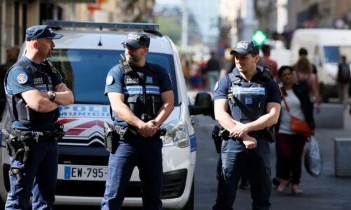 sulme me arme ne nje feste ditelindje ne france raportohet per 4 persona te vrare